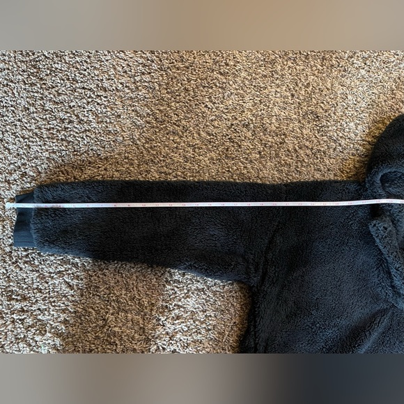 Fuzzy Pullover - Picture 4 of 7